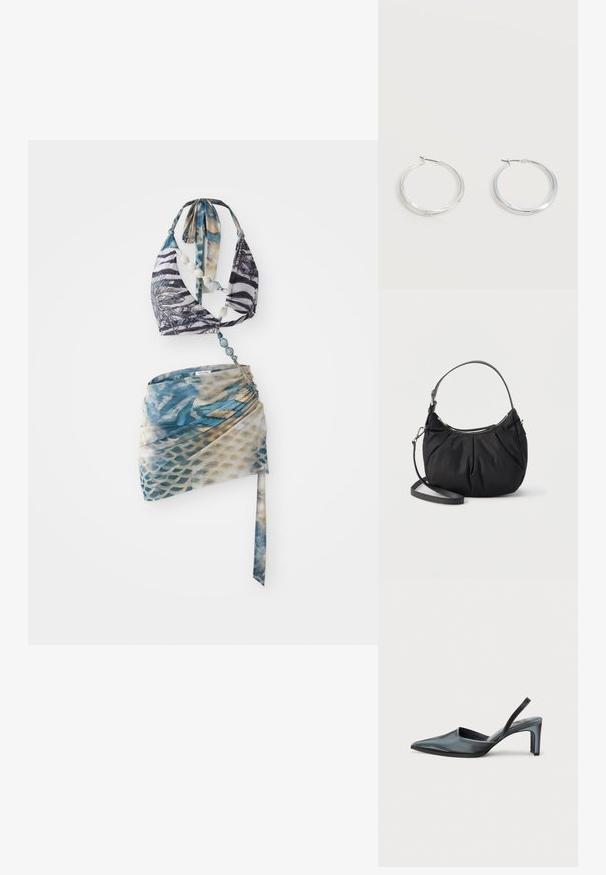 Bikinitop met een halternekontwerp in een zwart-wit zebrapatroon, gecombineerd met een blauw en beige patroon wikkelrok.; Zwarte slingback hak met een puntige neus, een gladde satijnen afwerking en een slanke hak van 7,5 cm. Open zijkantontwerp met minimale stikdetails.; Zwart halvemaanvormige handtas met korte hengsel en afneembare lange riem, voorzien van een bovenste ritssluiting en zachte, licht gerimpelde stof.; Zilverkleurige metalen creolen oorbellen met een glad, licht gebogen oppervlak en sluitingen met haaksluiting op een effen witte achtergrond.