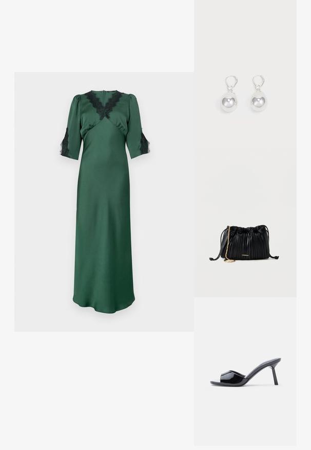 Langes grünes Satin-Kleid mit V-Ausschnitt und schwarzen Spitzenakzenten an den Schultern und Ärmeln, mit einem taillierten Oberteil und fließendem Rock.; Schwarze Sandalen mit Absatz aus Lackleder, offenem Zehenbereich, mit geschwungenem Obermaterial und spitz zulaufendem Stilettoabsatz. Glatte, glänzende Oberfläche.; Schwarze, plissierte Ledertasche mit Kordelzug, goldener Kettenriemen und kleinem, horizontalem goldfarbenem Akzent auf der Vorderseite.; Silberne Tropfenohrringe mit glatten, runden, reflektierenden Oberflächen, die an Hakenverschlüssen hängen. Der Hintergrund ist reinweiß.
