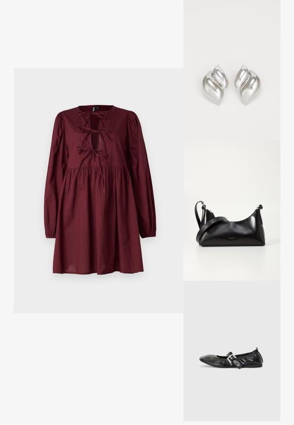 Vestido marrón con mangas largas, cuello redondo y una abertura en forma de ojo de cerradura en la parte delantera, atada con lazos. Cuenta con una cintura fruncida para un ajuste holgado.; Zapato plano de piel negra con puntera afilada, detalle fruncido alrededor de la abertura y un acento de hebilla plateada en la correa ajustable.; Bolso de mano de cuero negro con una textura suave. Cuenta con una correa ajustable y un diseño elegante y minimalista con cierre de cremallera.; Pendientes de plata con una forma orgánica y abstracta. Superficie lisa y brillante con un diseño cónico. Presentan suaves curvas y un detalle de línea central.