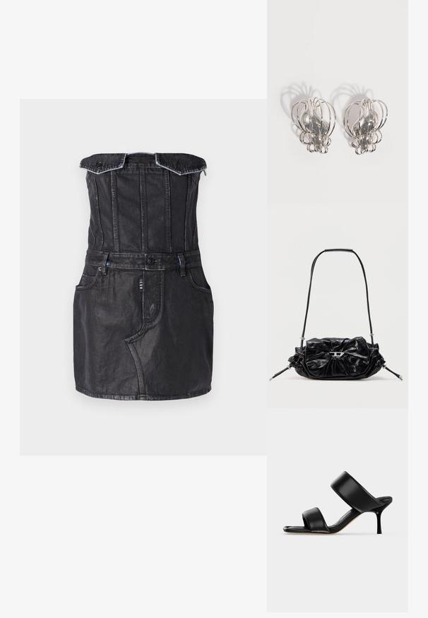 Zwarte denim jurk met een aansluitende top, off-the-shoulder ontwerp, vo pockets en contrasterende stiksels. Glad textuur met een lichte glans.; Zwarte leren mule sandaal met twee brede banden en een slanke, middelhoog stilettohak op een effen lichte achtergrond.; Zwarte leren handtas met een geplooid design en een strikdetail aan de voorkant. Voorzien van een korte handgreep en zilverkleurige metalen accenten.; Een paar zilveren metalen oorbellen met een open draadkooi-ontwerp en gladde centrale ovale vormen die gebogen schaduwen werpen op een witte achtergrond.
