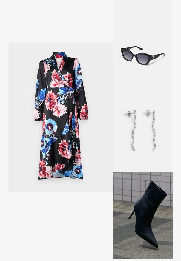 Vestido envolvente floral en tela negra con grandes flores rojas, azules y rosas. Mangas largas, escote en v y cintura con lazo, con una silueta fluida.; Bota de cuero negro para el tobillo con puntera puntiaguda y tacón de aguja alto sobre una acera de baldosas y fondo de suelo asfaltado.; Guess Gafas de sol - shiny black; Pendientes de metal plateado con diseño ondulado, que cuentan con dos elementos alargados interconectados. Textura suave y acabado pulido. Cierre de tipo presión.