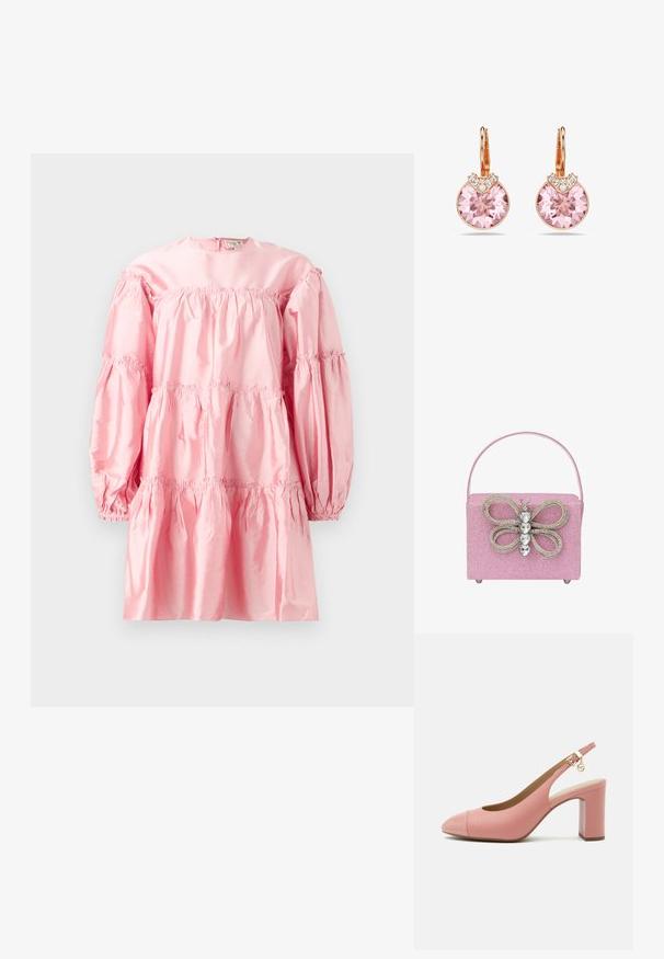 Rosenrotes Satin-Kleid mit langen Puffärmeln, gerafften Schichten und elastischen Akzenten. Verfügt über einen runden Ausschnitt und einen Reißverschluss auf der Rückseite.; Pinkfarbener Leder Slingback-Pump mit Blockabsatz, spitz zulaufender Spitze, Knöchelriemen mit goldener Schnalle und kleinem hängenden Anhänger.; Rosa Glitzerhandtasche mit einem Schmetterlingsdesign aus Strass, geprägt von einer strukturierten Form und einem einzelnen Griff an der Oberseite.; Ohrringe aus Roségold mit großen rosa Kristallen und filigranen Facettierungen, ergänzt durch kleine klare Dekorsteine.