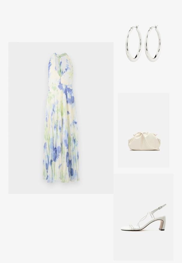 Plisseret halterneck kjole med et blomsterprint i blå og grønne nuancer på et let, lysegult stof.; Hvid sandal med stropper, firkantet tå, smalle sidelister, ankelspænde og buet blokhæl med sort kant på sålen.; Blød, cremefarvet læder clutch taske med samlet, rynket design og en tynd skulderrem, der hviler foran på en ensfarvet baggrund.; Sølvøreringe i form af hoops med en glat, blank finish. Cirkulær form, der har en sikker lås. Simpelt og elegant design.