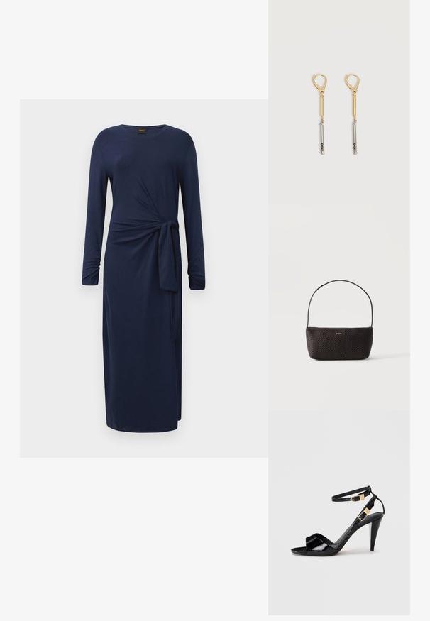 Langärmliges, marineblaues Midikleid mit Rundhalsausschnitt, seitlichem Knoten-Detail und geradem Schnitt vor einem weißen Hintergrund.; Schwarze, lackierte High-Heeled-Sandalen mit doppelten Knöchelriemen und goldenen Schnallen, Zehen offen und schlankem, spitz zulaufendem Absatz auf neutralem Hintergrund.; Schwarze gewebte strukturierte Handtasche mit einem einzelnen Schulterriemen und kleinem goldfarbenem "BOSS"-Logo vorne mittig.; Gold- und Silber-Tropfenohrringe mit Klappverschluss, bestehend aus einer Goldstange, die mit einer Silberstange verbunden ist, auf der "DKNY" eingraviert ist, vor weißem Hintergrund.