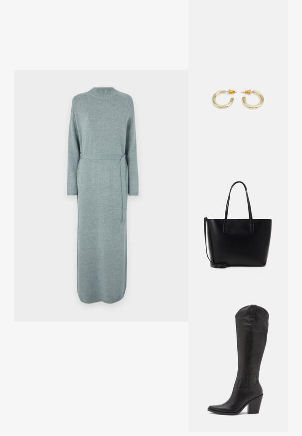 Robe en tricot bleu gris clair, longue, avec un col rond, des manches longues, une taille ceinturée, et des poignets et un ourlet côtelés, présentant une texture lisse.; Botte noire montant en cuir lisse, avec un bout pointu, un talon empilé et des coutures subtiles sur le côté.; Sac à dos en cuir noir avec deux longues anses, une forme structurée, une texture lisse et une bandoulière amovible. Détail de marque subtil.; Boucles d'oreilles en métal doré en forme d'anneau, avec une finition lisse et arrondie. Elles possèdent des accents orange à l'arrière pour un maintien sécurisé.