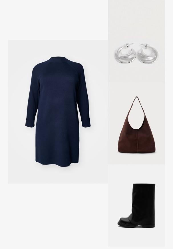 Vero Moda Curve Knitted VMCGOLD Short - Strikkjoler - navy blazer; Sort høj læderstøvle med bred, løs øvre skaft og en tyk, rundet sål på hvid baggrund.; Brun suedette hobo taske med en stor, buet åbning og en bred skulderrem. Har en centreret søm på forsiden. Glat tekstur.; Et par polerede sølv halvmåneformede hoop øreringe med klare plastikbagsider på en hvid overflade.