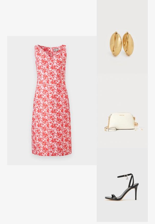 Robe blanche sans manches avec motif floral rouge, col en V, longueur au genou, silhouette ajustée, étiquette de la marque Paul & Joe à l'intérieur du col.; Sandale à talon haut noire avec une bride étroite à la cheville, bout carré, cuir lisse et accent de boucle métallique.; Petit sac bandoulière blanc Michael Kors avec bandoulière en chaîne dorée, breloque logo et nom de la marque en or sur le devant, sur fond uni.; Paire de boucles d'oreilles épaisses en forme de créoles, effet or poli, avec un design légèrement ovale et massif, dotées de fermoirs à charnière sur fond blanc.