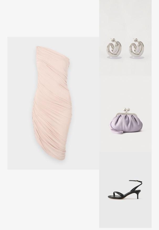Robe bustier froncée en tissu rose pâle, avec une silhouette ajustée, une texture lisse et un design asymétrique avec des détails froncés sur un côté.; Sandale pour femme en cuir noir avec fines lanières, une boucle d'orteil, une boucle à la cheville et un talon aiguille de hauteur moyenne sur un fond neutre.; Pochette lavande douce avec tissu froncé, fermoir kiss-lock argenté et bracelet assorti sur un fond clair uni.; Boucles d'oreilles en métal argenté avec un design tourbillonnant, présentant des surfaces lisses et une finition polie, maintenues par un fermoir en papillon.