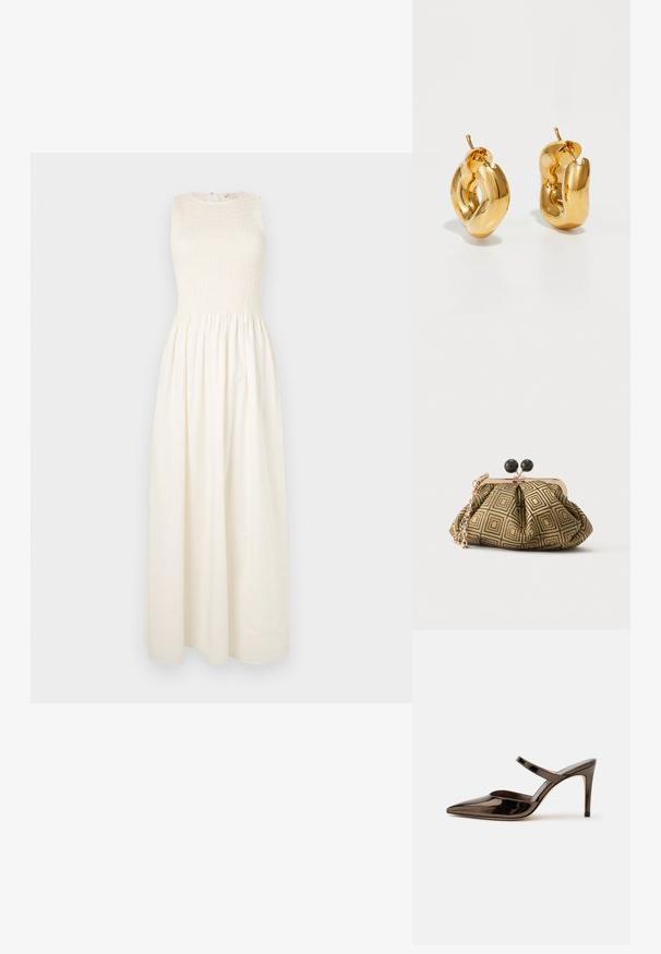 Robe longue sans manches de couleur crème avec un corsage smocké et une jupe fluide. Présente un décolleté rond et une fermeture en goutte d'eau au dos.; Mule à talon haut marron foncé brillant à bout pointu avec une fine bride sur le coup de pied sur fond blanc uni.; Petite pochette avec motif géométrique doré et noir, cadre en métal doré, fermeture à boule noire et une courte chaîne dorée.; Boucles d'oreilles créoles en or massif avec un design tubulaire légèrement tordu et des fermoirs à tige sur un fond blanc.