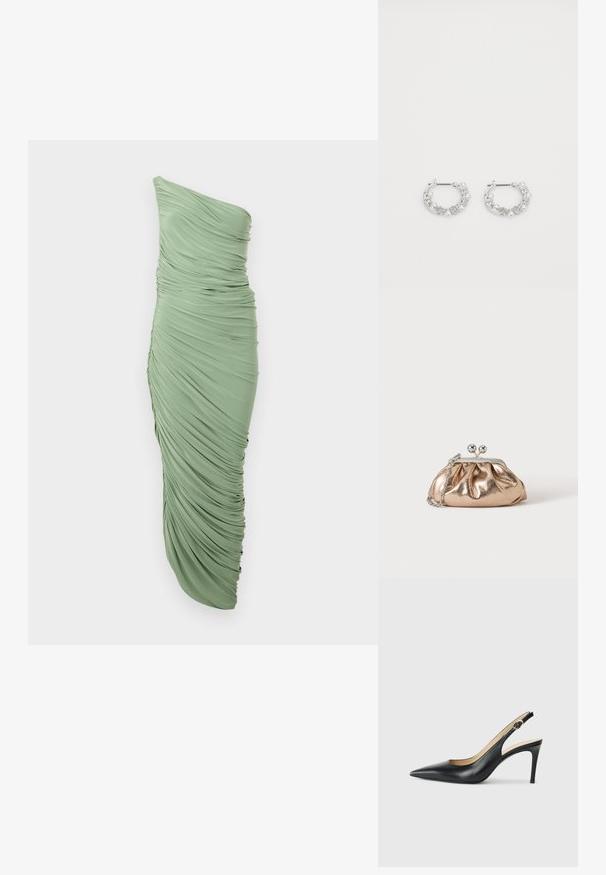 Muntgroene, een-schouder jurk met gerimpelde textuur, aansluitend ontwerp en asymmetrische zoom. Soepele, rekbare stof.; Zwarte leren slingback-hakken met een spitse neus, verstelbare band en een elegante stiletto-hak, met een gladde afwerking.; Kleine gouden metallic clutch met zilveren sluiting en kettingriem op een effen lichte achtergrond.; Zilveren oorringen met parel- en kristalaccenten, met een gestructureerd oppervlak en een veilige postsluiting.