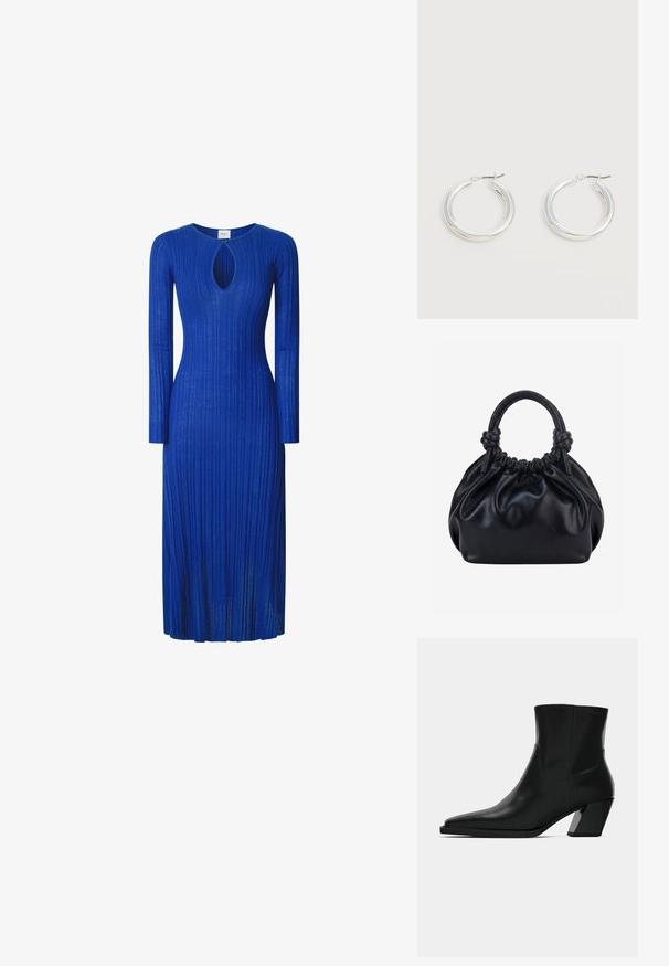 Robe en maille côtelée bleu cobalt à manches longues, col rond et petite découpe en forme de goutte à la poitrine, silhouette ajustée, longueur midi.; Bottine en cuir noir avec un bout pointu, une silhouette élégante et un talon carré massif. Texture lisse avec des détails de couture minimalistes.; Sac à main en cuir noir souple avec le dessus froncé et deux grosses poignées nouées sur un fond uni clair.; Paire de boucles d'oreilles créoles moyennes argentées brillantes avec de fines attaches métalliques sur un fond clair et neutre.