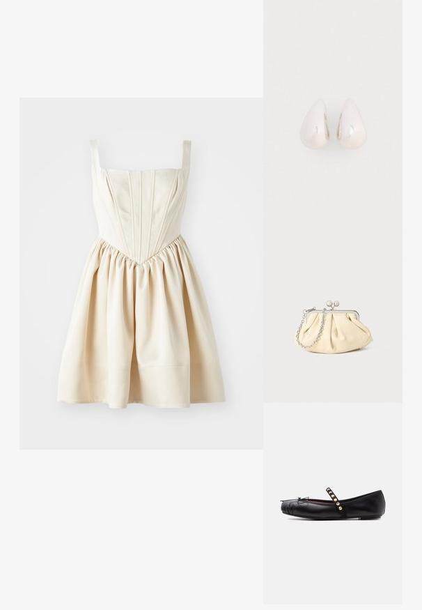 Cremefarbenes Kleid mit quadratischem Ausschnitt, tailliertem Oberteil mit Falten und voluminösem Rock, aus glattem Material. Verstellbare Träger.; Schwarzer Leder-Ballerinaschuh mit einem Riemen, der sechs goldene Nieten und eine kleine Schleife auf der abgerundeten Spitze hat.; Faltige beigefarbene Ledertasche mit einem silbernen Metallrahmen, ausgestattet mit zwei runden dekorativen Verschlüssen und einem silbernen Kettenriemen.; Silberne Metall-Ohrringe in Tropfenform mit einer glatten, reflektierenden Oberfläche, die ein nahtloses Design und keine sichtbaren Verzierungen aufweisen.