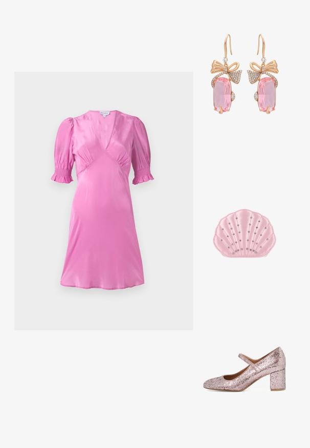 Roze satijnen jurk met korte pofmouwen, een V-halslijn en geraffineerde details bij de buste en mouwranden. Gladde, glanzende textuur.; Roze met pailletten bedekte Mary Jane-schoen met een ronde neus en een middellange blokhak. Heeft een band over de wreef voor een veilige pasvorm.; Roze satijnen clutch in de vorm van een schelp, versierd met verticale rijen kleine zilveren studs, op een witte achtergrond.; Roze gouden oorbellen met grote roze rechthoekige edelstenen, versierd met heldere rhinestones en strikvormige accenten.