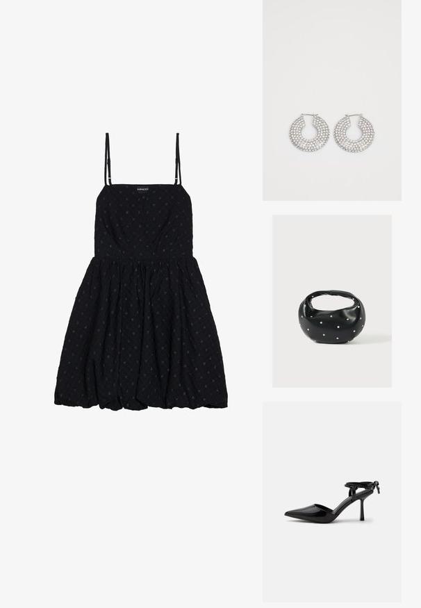 Even&Odd by Zalando Cocktail φόρεμα / Φόρεμα για πάρτι - black; Μαύρο παπούτσι με ψηλό τακούνι από γυαλιστερό δέρμα, μυτερή μύτη και λουράκι στον αστράγαλο δεμένο με κόμπο στο πίσω μέρος, απεικονισμένο σε απλό λευκό φόντο.; Μαύρη δερμάτινη τσάντα χειρός με στρογγυλεμένο σχήμα, διακοσμημένη με ασημένιες λεπτομέρειες με καρφιά και κοντή λαβή. Λείο υλικό και κλείσιμο με φερμουάρ.; Ασημένιες κρίκοι σκουλαρίκια διακοσμημένα με πολλές καθαρές κρυστάλλινες λεπτομέρειες, με υφή επιφάνειας και ανοιχτό κυκλικό σχέδιο.