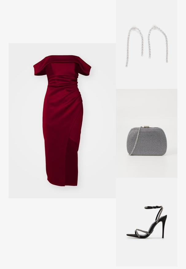 Off-the-shoulder bordeaux jurk met geplooide textuur, aansluitende pasvorm en een zijsplit, gemaakt van een zachte, rekbare stof.; Zwarte hoge hak sandaal met dunne, met edelstenen versierde bandjes en een enkelgesp. Suède materiaal, open teen en een slanke, puntige silhouet.; Zwart-witte textuur clutch tas met een ronde vorm, zilveren kettingband en een metalen sluiting aan de bovenkant.; Zilveren oorbellen met hangende kettingen, voorzien van meerdere heldere edelstenen die in een lineair patroon zijn gerangschikt, wat een schitterend effect geeft.