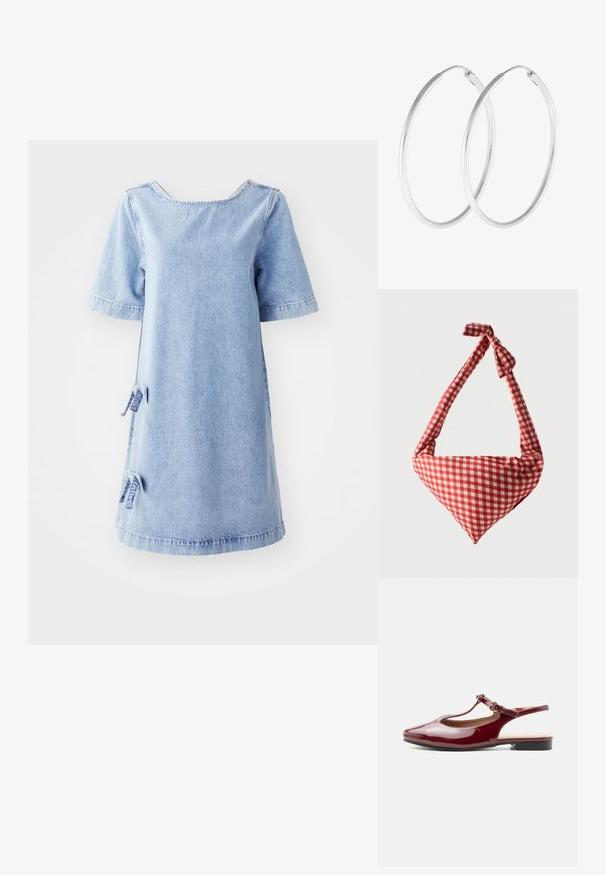 Lyseblå denimkjole med korte ærmer, firkantet halsudskæring og sidesnøring. Særlig afslappet pasform og rå kantdetaljer.; Blank bordeaux lavhælet T-rem slingback sko med spids tå og justerbar spænde på ens hvid baggrund.; Blød stofskuldertaske med rødt og hvidt ternet mønster, håndtag med bundet knude og trekantet form mod en ensfarvet baggrund.; Sølvfarvede hoop øreringe med en glat, rund form og en poleret overflade. Begge øreringe er i samme størrelse og har en sikker lukke mekanisme.