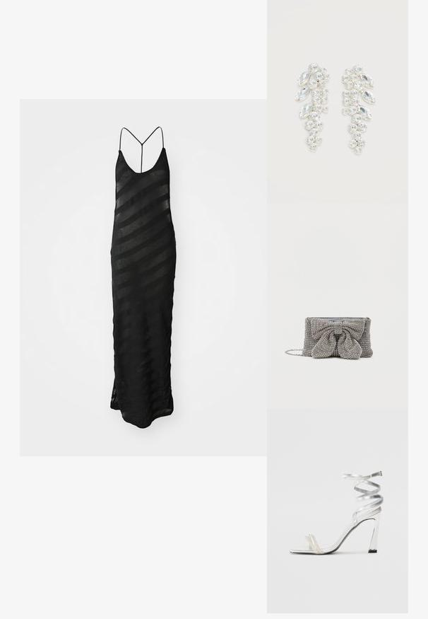 Schwarzes Maxikleid mit V-Ausschnitt und dünnen Trägern. Hergestellt aus durchsichtigem Stoff mit horizontalen Streifen in unterschiedlicher Opazität. Schlitz am Saum.; Silberne High-Heel-Sandale mit einem glänzenden Riemen-Design, das einen perlenähnlichen Akzent und einen spiralförmigen Knöchelriemen für einen sicheren Sitz bietet.; Funkelnde graue Handtasche mit strukturierter Oberfläche, die vorne mit einer großen Schleifenakzentierung versehen ist und über einen Kettenriemen verfügt. Kompakte rechteckige Form.; Paar silberfarbene Ohrringe mit gruppierten klar facettierten Kristallen in runden und Marquise-Formen auf weißem Hintergrund.
