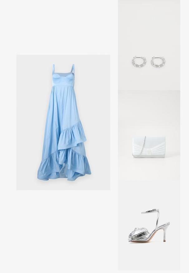 Robe bleu clair sans manches avec un buste ajusté, des bretelles réglables et un ourlet asymétrique à volants.; Loeffler Randall MARLENA - Sandales à talons hauts - silver; Pochette bleu clair avec un design plissé. Présente une forme rectangulaire, une chaîne en bandoulière et une texture lisse avec un accent central.; Boucles d'oreilles en argent en forme de créoles avec des accents de perles et de cristaux, présentant une surface texturée et une fermeture à tige sécurisée.