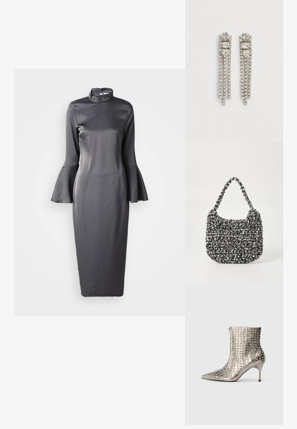 Vestido midi de satén gris con cuello alto, mangas largas de campana y un diseño ajustado, que presenta una textura suave y un estilo minimalista.; Botín plateado con punta afilada, textura con tachuelas, acabado metálico y un tacón cilíndrico y delgado. Cierre lateral con cremallera.; Bolso de mano tejido en blanco y negro con forma redondeada, superficie texturizada y asa trenzada. Adecuado para uso casual.; Pendientes colgantes de tono plateado con tres grandes cristales cuadrados en la parte superior y tres hebras de cristales redondos más pequeños colgando debajo.