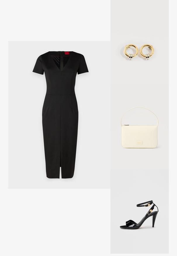 Schwarzes, tailliertes Kleid mit kurzen Ärmeln, V-Ausschnitt, Schlitz vorne und strukturiertem Design. Hergestellt aus glattem, dehnbarem Stoff. Etikett sichtbar.; Schwarze, lackierte High-Heeled-Sandalen mit doppelten Knöchelriemen und goldenen Schnallen, Zehen offen und schlankem, spitz zulaufendem Absatz auf neutralem Hintergrund.; Rechteckige Handtasche in Cremefarbe mit einem einzelnen Trageriemen und Reißverschluss oben, ausgestattet mit einer kleinen, geprägten Logoplakette vorne.; Goldene runde Ohrringe mit jeweils zwei kleinen silbernen Ringen, die dezent gravierte Markennamen zeigen, vor weißem Hintergrund platziert.