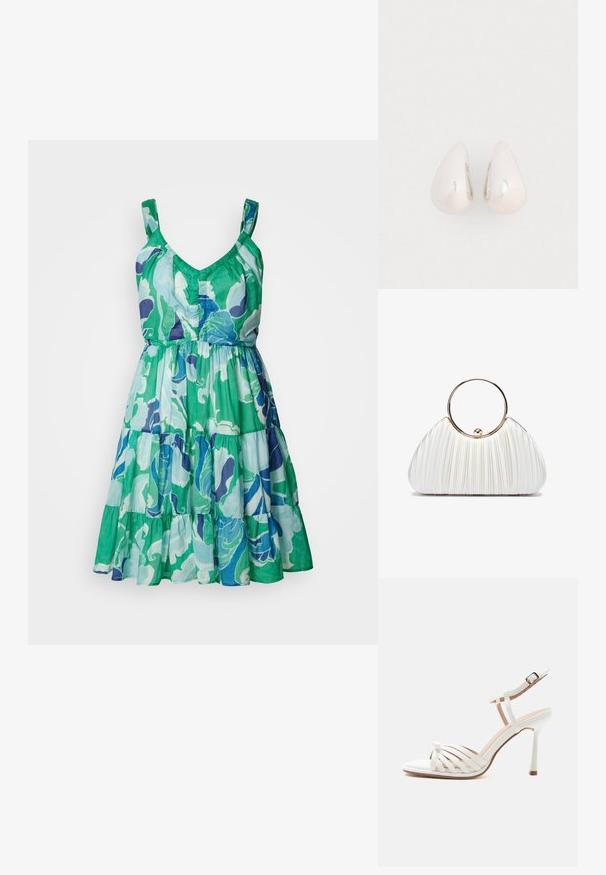Vestido sin mangas con escote en V, falda en capas, con un patrón floral en verde, azul y púrpura sobre una tela ligera.; Sandalia blanca de tacón alto con tira en el tobillo y hebilla, punta abierta y varias tiras estrechas sobre la parte delantera del pie.; Bolso de mano blanco plisado con un asa circular dorada, que presenta un tejido suave y una forma redondeada. Diseño elegante con un acabado texturizado.; Pendientes de gota de metal plateado con una superficie suave y reflectante, en forma de lágrima, que presentan un diseño sin costuras y sin embellishments visibles.