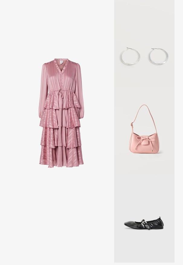 Largo vestido rosa con escote en V, cuello con volantes, cierre de botones, diseño de capas en niveles y rayas verticales en un material ligero.; Zapato plano de piel negra con puntera afilada, detalle fruncido alrededor de la abertura y un acento de hebilla plateada en la correa ajustable.; Bolso pequeño de hombro color rosa pastel con correa ajustable y detalle de lazo en el frente con extremos dorados sobre un fondo liso.; Pendientes de aro de metal plateado con superficie lisa y ligeramente curvada y cierre de tipo mosquetón sobre un fondo blanco liso.
