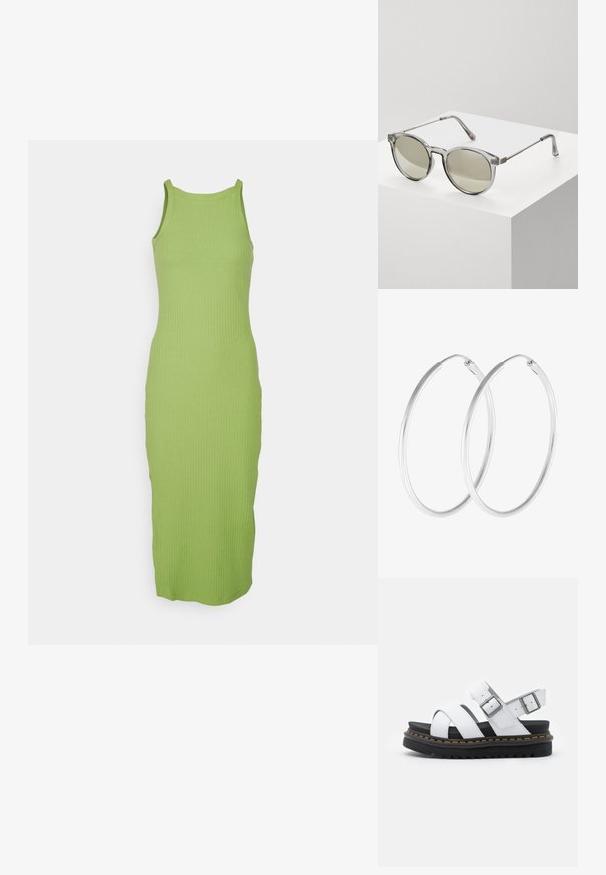 Robe débardeur en tricot de couleur vert vif avec une texture côtelée, dotée d'un col rond et d'une silhouette ajustée, arrivant au milieu du mollet.; Sandales en cuir blanc avec des sangles réglables à boucle, semelle en noir superposée et détail de couture orange le long du bord.; Lunettes de soleil rondes avec des montures grises transparentes et des verres teintés en gris. Éléments en métal sur les branches et bras courbés pour la stabilité.; Boucles d'oreilles en argent, de forme ronde lisse et finition polie. Les deux boucles d'oreilles sont de la même taille et disposent d'un mécanisme de fermeture sécurisé.