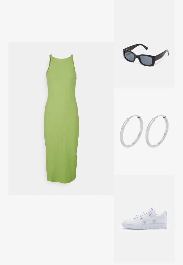 Vestido de punto sin mangas en verde brillante con una textura acanalada, que presenta un escote redondo y una silueta ajustada, llegando hasta la mitad de la pantorrilla.; Nike Sportswear AIR FORCE 1 - Zapatillas - white/hyper royal/black; Gafas de sol rectangulares negras con lentes oscuros, montura de plástico grueso y patillas anchas. Superficie lisa y diseño anguloso.; Pendientes de aro de plata, forma circular, textura lisa y brillante, y ancho constante en toda su extensión. Diseño minimalista sin acentos adicionales.
