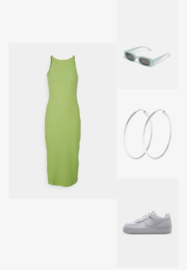Robe débardeur en tricot de couleur vert vif avec une texture côtelée, dotée d'un col rond et d'une silhouette ajustée, arrivant au milieu du mollet.; Basket en cuir lisse gris Nike Air Force 1 avec un bout perforé, une semelle épaisse et un détail 'AIR' en relief sur le talon.; Une paire de lunettes de soleil rectangulaires avec des montures translucides bleu clair et des verres gris foncé, présentant des branches droites et des détails matériels minimaux.; Boucles d'oreilles en argent, de forme ronde lisse et finition polie. Les deux boucles d'oreilles sont de la même taille et disposent d'un mécanisme de fermeture sécurisé.