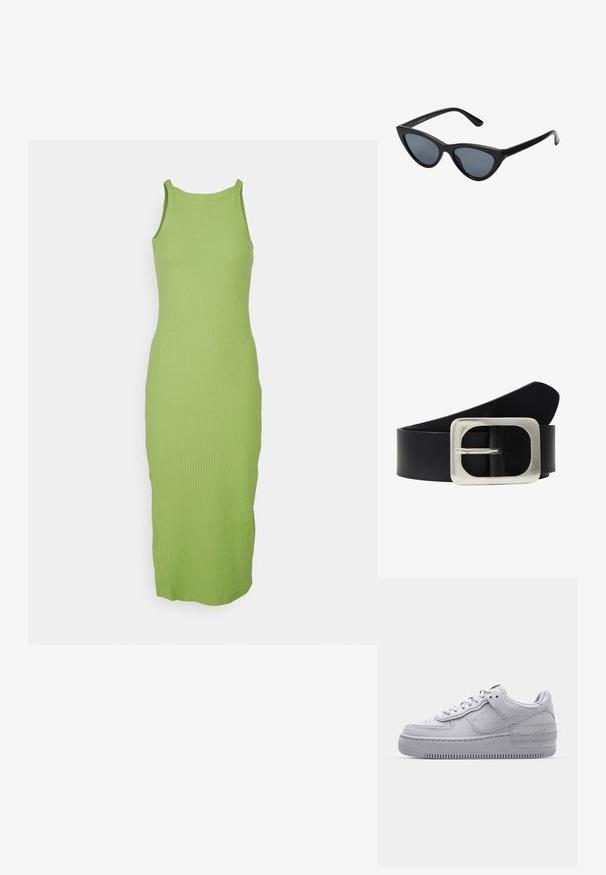 Robe débardeur en tricot de couleur vert vif avec une texture côtelée, dotée d'un col rond et d'une silhouette ajustée, arrivant au milieu du mollet.; Basket en cuir lisse gris Nike Air Force 1 avec un bout perforé, une semelle épaisse et un détail 'AIR' en relief sur le talon.; Lunettes de soleil noires en forme d'œil de chat avec des verres gris foncé, monture en plastique élégante, coins pointus et branches droites. Pas de métal visible ni d'accents.; Ceinture en cuir noir avec une boucle en métal argenté de forme rectangulaire. La ceinture présente une texture lisse et une extrémité effilée.