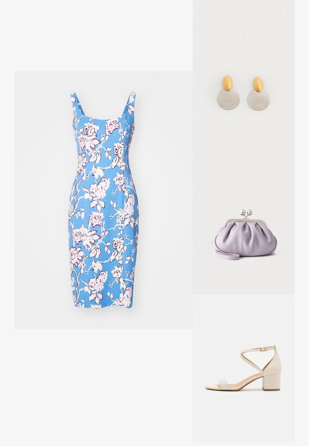 Blauwe bloemenjurk met een aansluitende silhoët, vierkante halslijn en schouderbandjes. Heeft roze en witte bloemenpatronen en een gladde textuur.; Beige blokhak sandalen met een minimalistisch ontwerp, open neus en verstelbare enkelriem met een gouden gesp detail. Zachte textuur.; Zachte lavendelkleurige clutch met geplooide stof, zilveren kiss-lock sluiting en bijpassend polsbandje op een effen lichte achtergrond.; Gouden en zilveren metalen oorbellen met een ronde schijfbasis en een ovale bovenstuk, gladde textuur en gepolijste afwerking.