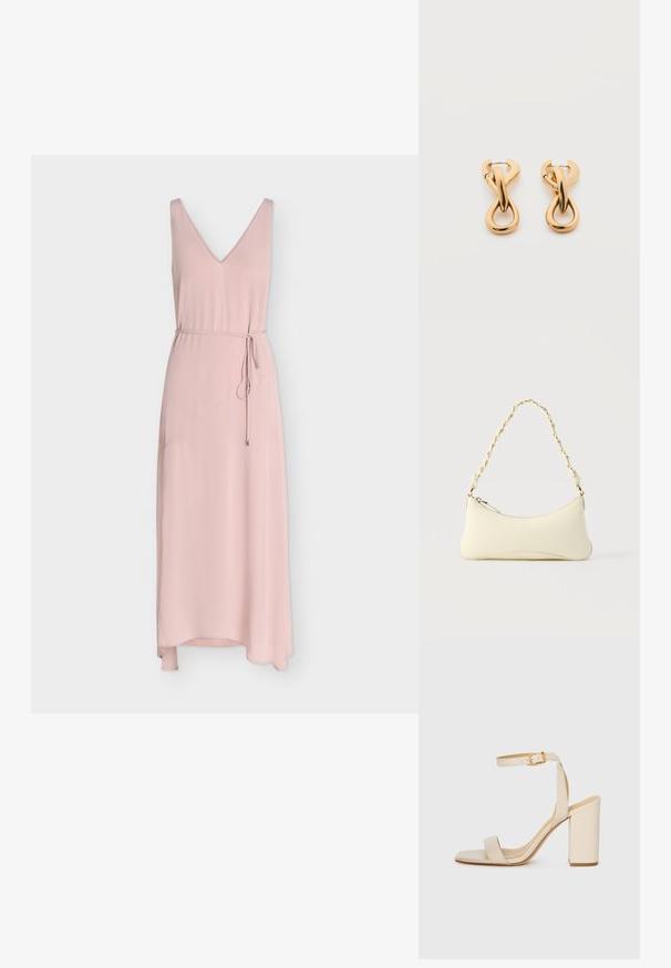 Robe midi rose blush sans manches avec encolure en V et fine ceinture nouée à la taille, avec un ourlet légèrement asymétrique.; Sandale à talon haut beige avec un bout carré, une fine bride de cheville et un talon carré. Texture en cuir lisse avec un détail de boucle dorée.; Petit sac à main couleur crème avec une forme incurvée et une poignée en chaîne torsadée ton or, fermeture éclair sur le dessus; Paire de boucles d'oreilles créoles en bouclettes dorées brillantes sur fond blanc uni, présentant un design torsadé entrelacé.