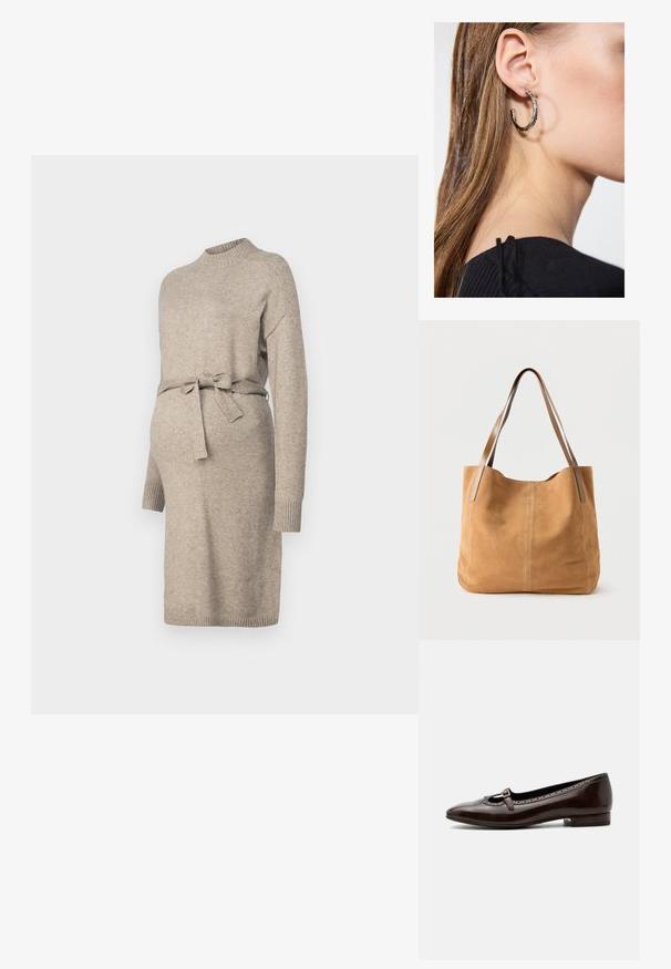 Vestido de maternidad de punto en beige claro con cuello redondo, mangas largas y lazo en la cintura. Presenta puños acanalados y un diseño de longitud media.; Zapato Mary Jane de piel patentada marrón oscuro con tacón bajo, puntera redondeada y pequeña correa con hebilla en la parte superior.; Bolso tote de ante color bronceado con largas asas de cuero marrón claro, textura suave y costuras sencillas sobre un fondo blanco liso.; Pendiente de aro de plata con un acabado pulido, que presenta pequeños detalles en dorado y una forma redonda, llevado en el lóbulo.