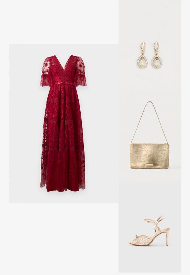 Longue robe rouge en dentelle avec un décolleté en V profond, des manches flottantes transparentes et des couches superposées. Présente des motifs floraux complexes et de délicats accents de bordure.; Sandale à talon haut dorée à brides avec boucle à la cheville, bout ouvert et détail de nœud sur un fond clair.; Pochette dorée de forme rectangulaire, recouverte de strass argentés brillants. Dotée d'une fine bandoulière métallique et d'une fermeture éclair.; Boucles d'oreilles dorées avec un design en forme de larme, comportant une perle centrale entourée de petits cristaux transparents. Fermeture à charnière.