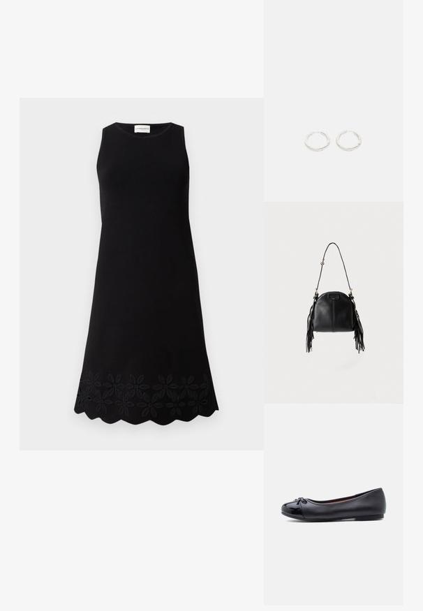 Robe noire sans manches avec un col rond, présentant un motif floral texturé le long de l'ourlet et une silhouette évasée en A.; Ballerine plate noire en cuir lisse, dotée d'un bout brillant, d'un détail nœud et d'un design minimaliste avec un petit talon.; Sac à main en cuir noir avec une forme courbée, une longue bandoulière réglable et des franges de chaque côté sur un fond clair.; Une paire de boucles d'oreilles en argent avec de subtils détails gravés, placées sur un fond blanc uni.