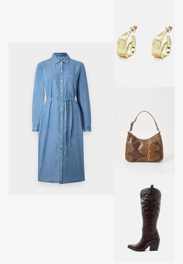 Denim shirt jurk in lichtblauw, met lange mouwen, een knoopsluiting aan de voorkant, een kraag en een ceintuur in de taille. Inclusief een borstzakdetail.; Lange donkerbruine leren cowboylaars met gestikte decoratieve patronen, spitse neus en gestapelde blokhak.; Kleine handtas met een bruin en zwart slangenprintpatroon, korte verstelbare schouderriem en ritssluiting.; Goudkleurige oorbellen in de vorm van abstracte handen, met een glanzend oppervlak, ingewikkelde details en een zilver- en goudkleurige post voor een veilige bevestiging.