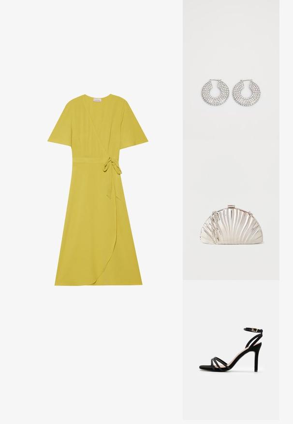 Robe portefeuille jaune à manches courtes, ceinture à nouer à la taille et ourlet fluide. Fabriquée en tissu doux et texturé.; Anna Field Sandales - black; Pochette argentée métallique en forme de coquillage, avec une chaîne en argent drapée sur le côté.; Boucles d'oreilles en argent en forme de créoles ornées de multiples embellissements en cristal transparent, présentant une surface texturée et un design circulaire ouvert.