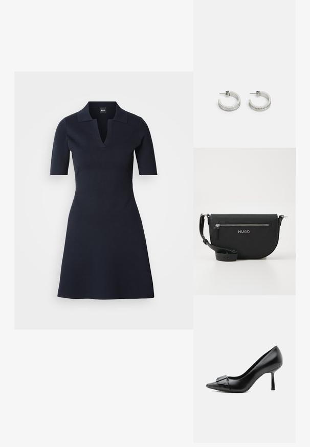 Marineblauwe polo jurk met korte mouwen en een V-hals, getailleerde bovenkant en uitlopende rok. Gemaakt van een textiele stof met subtiele zijnaad.; Zwarte leren hoge hak schoen met puntige neus en decoratieve gesp aan de voorkant, zijaanzicht op een witte achtergrond.; Zwarte leren schoudertas met een ronde vorm, zilveren ritszak en een merkembleem. Beschikt over een verstelbare schouderband voor veelzijdigheid.; Zilveren oorringen met een gladde oppervlakte en een rij kleine heldere stenen langs de onderrand, met een achterkant met een knop.