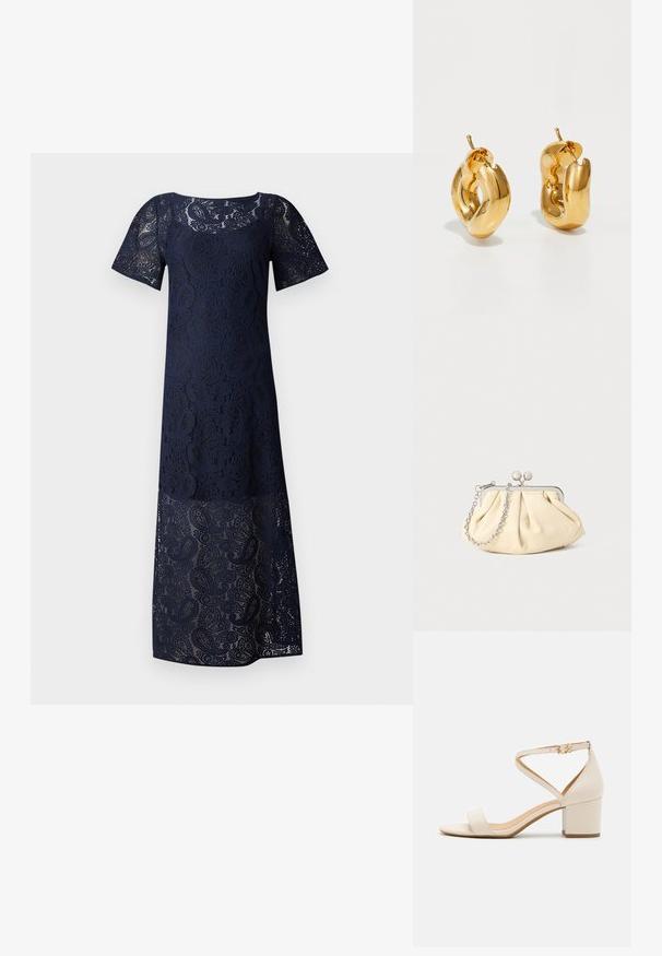 Navyblaues Spitzenkleid mit gerader Silhouette, kurzen Ärmeln und floralem Muster, das am Saum einen transparenten Abschluss aufweist.; Beige Blockabsatzsandalen mit einem minimalistischen Design, offener Zehenpartie und verstellbarem Knöchelriemen mit einer goldenen Schnallenakzentuierung. Glatte Textur.; Faltige beigefarbene Ledertasche mit einem silbernen Metallrahmen, ausgestattet mit zwei runden dekorativen Verschlüssen und einem silbernen Kettenriemen.; Fette goldene Creolen mit einem leicht verdrehten, röhrenförmigen Design und Steckverschlüssen auf einem weißen Hintergrund.