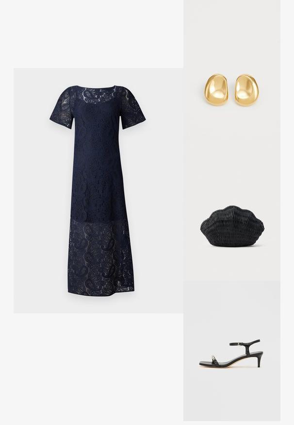 Navyblaues Spitzenkleid mit gerader Silhouette, kurzen Ärmeln und floralem Muster, das am Saum einen transparenten Abschluss aufweist.; Schwarze Leder-Sandale mit Absatz und Knöchelriemen, offenem Zehenbereich, quadratischer Vorderseite und silbernen Metallakzenten. Eng anliegendes Design mit schlanker Silhouette.; Schwarze Korbtasche in Muschelform mit gebogenem Oberteil und gewebter Textur auf einfarbigem Hintergrund.; Goldfarbene Ohrstecker mit einer glatten, runden Form und einer reflektierenden Oberfläche, die ein minimalistisches Design ohne sichtbare Muster zeigen.
