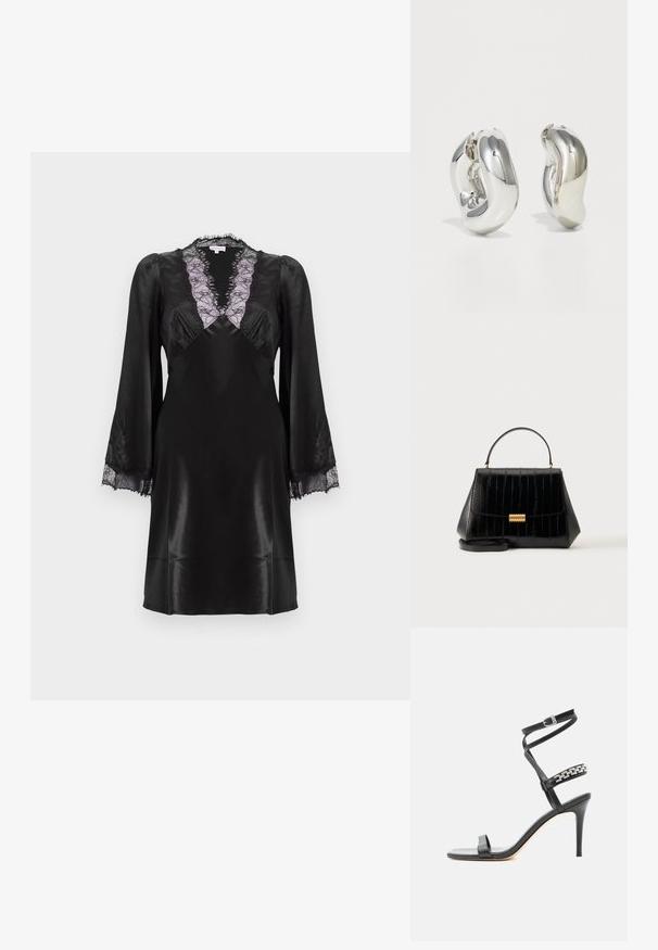 Sort satin kjole med en dyb V-hals og lavendelblonder, lange ærmer med blonde detaljer ved manchetterne og en glat, elegant finish.; Sort højhælet sandal med tynd ankelrem, midtfodsrem dekoreret med sølvkædeled og åben tå-design.; Sort lædertaske med top-håndtag, guldlås og aftagelig skulderrem på en ensfarvet lys baggrund.; Sølvskulpturelle øreringe med glatte, buede former og reflekterende overflader. Har et lukket hoop-design og en markant organisk form.