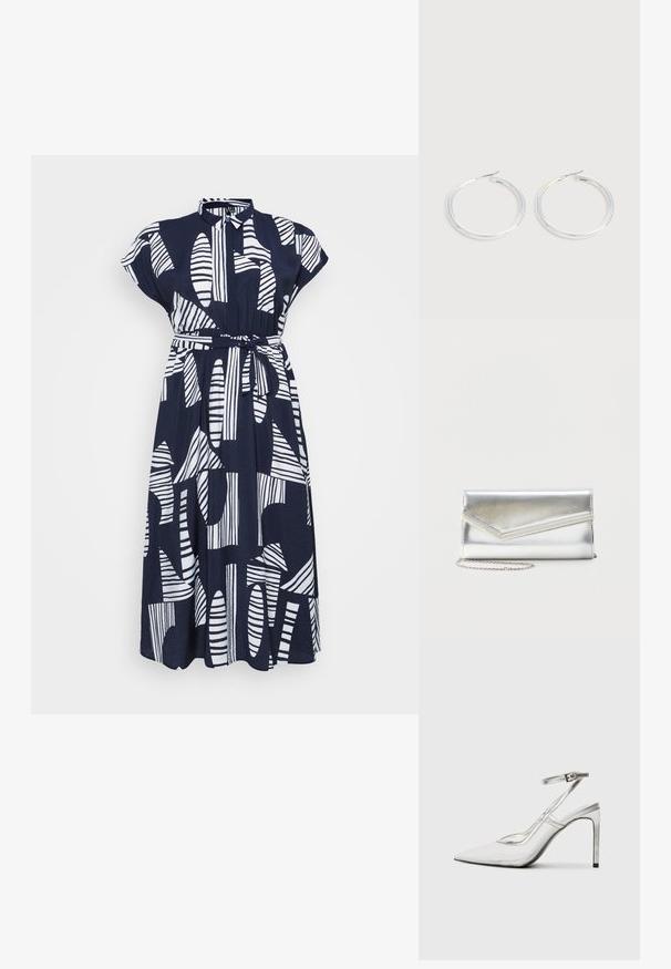 Vero Moda Curve VMCJOSIE Long - Φόρεμα πουκάμισο - navy; Διαφανές παπούτσι με λεπτό τακούνι και μυτερή μύτη, από διαφανές υλικό, με μεταλλικές ασημί λεπτομέρειες και ρυθμιζόμενο λουράκι στον αστράγαλο.; Λουστραρισμένη ασημένια τσαντάκι χειρός με καπάκι σε στυλ φάκελου και διακοσμητική λεπτομέρεια, μικρό ασημένιο αλυσίδα, σε απλό φωτεινό φόντο.; Ζεύγος λαμπερών ασημένιων κρίκων με λεπτές σύρμα σφραγίδες, παρουσιασμένα σε ανοιχτό γκρι φόντο.
