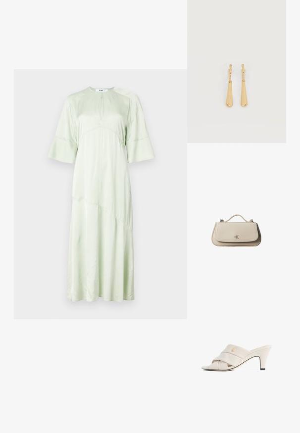 DAY Birger et Mikkelsen CAMILLA - Cocktailkjole / festkjole - green; Beige højhælede mules med et snoet læderstropdesign, åben tå og præget logoaccent. Hælen har en sort spidsdetalje.; Lille beige læderhåndtaske med top håndtag og sølv CK-logo på frontklap, vist mod en hvid baggrund.; Øreringe i guldfarvet metal med glatte, aflangt dråbeformede vedhæng, der hænger fra små creol-låse på en hvid baggrund.