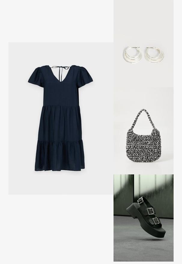 Vestido azul marino con mangas cortas abullonadas, escote en V profundo, dobladillo en capas y cierre de lazo en la parte posterior, hecho de una tela ligera.; Sandalia de plataforma negra con tres tiras anchas y hebillas plateadas, flotando sobre un suelo alfombrado gris con fondo de cristal desenfocado.; Bolso de mano tejido en blanco y negro con forma redondeada, superficie texturizada y asa trenzada. Adecuado para uso casual.; Pendientes de aro de plata con tres bandas semicirculares superpuestas, una adornada con pequeños cristales transparentes sobre un fondo claro.