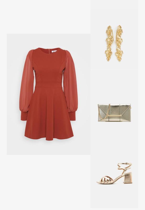 Rode jurk met korte, opbollende doorschijnende mouwen, een aansluitend lijfje, een uitlopende rok en een ritssluiting aan de achterkant. Gemaakt van textuurstof met een gladde afwerking.; Gouden metallic sandaal met open teen, blokhiel, meerdere voorste banden en verstelbare enkelbandjes met gespsluiting.; Gouden metallic clutch tas met een gestructureerd ontwerp, voorzien van diagonale naden en een gouden kettinghengsel. Inclusief een metalen accentbalk aan de voorkant.; Gouden oorbellen ontworpen als watervallen van bladeren, met gedetailleerde bladvormen en een glanzende metalen afwerking. Lichtgewicht met een delicate structuur.