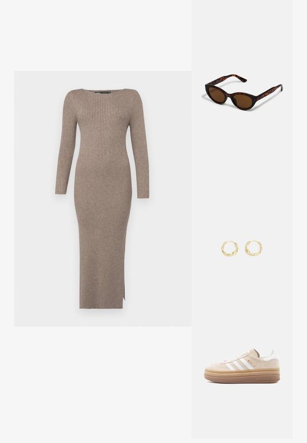 Geribkote tricot jurk in een gedempt taupe kleur, met lange mouwen, een bootnek en een zijsplit voor gemak in beweging.; Beige suède sneaker met witte leren accenten, voorzien van drie witte strepen, een gouden logo en een dikke, doorschijnende rubberen zool.; Bruine schildpad zonnebril met een vintage cat-eye vorm en bruine lenzen. Heeft gebogen armen met rode accenten.; Gouden creolen met een gestructureerd, onregelmatig oppervlak. Beschikt over een lichtgewicht ontwerp en een ronde vorm, geschikt voor dagelijks gebruik.