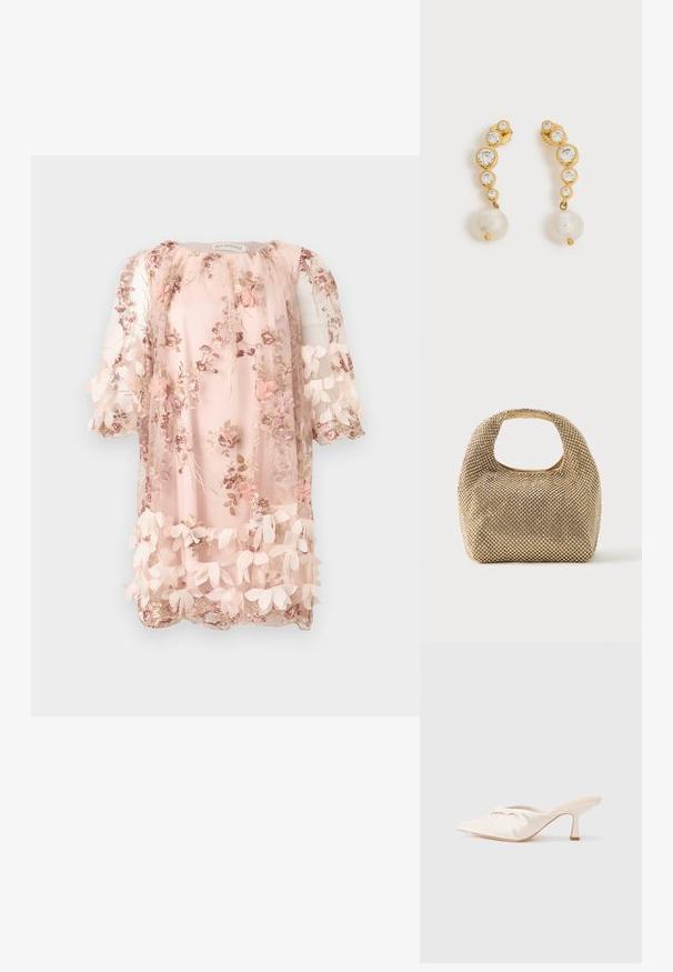 Robe légère rose clair avec applications florales 3D, fleurs brodées et ourlet festonné, manches mi-longues et encolure ronde.; Chaussure mule en tissu beige clair avec un design noué à l'avant, bout pointu et talon fin et effilé. Texture lisse dans l'ensemble.; Petit sac à main doré recouvert de clous ronds brillants avec une poignée courte et une découpe rectangulaire en haut.; Boucles d'oreilles en or avec quatre pierres précieuses rondes transparentes de tailles décroissantes et une perle blanche pendante sur chaque boucle sur fond blanc.