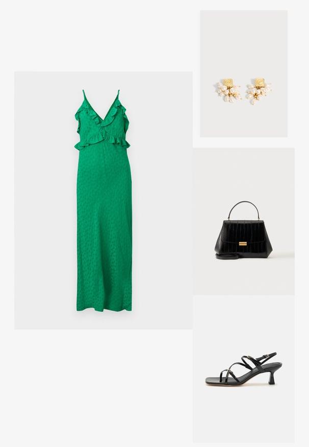 Robe maxi verte sans manches avec décolleté en V, bordure à volants sur l'encolure et la taille, et texture subtilement à pois sur le tissu.; Sandales à strapes en cuir verni noir avec un bout carré et un petit talon carré. Présente des accessoires en métal doré et des brides de cheville réglables.; Sac à main en cuir noir avec poignée supérieure, fermoir doré et bandoulière amovible sur un fond clair uni.; Clous d'oreilles ton or avec des gouttes de perles blanches groupées, disposées en cascade sur un fond clair uni.
