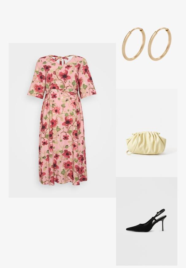 Blomsterkjole med en lyserød baggrund, prydet med røde og grønne blomstermønstre, korte flagrende ærmer og en V-hals med en slipsdetalje bagpå.; Sort ruskind slingback-hæl med spids tå, slank stiletthæl, justerbar ankelrem og glat indvendig foring.; Gul plisseret håndtaske lavet af glat kunstlæder, med en blød form, en enkelt skulderrem og samlet topdesign.; Guldøreringe med en glat, poleret overflade. Rund form, mellemstor, med en sikker lukkemekanisme.