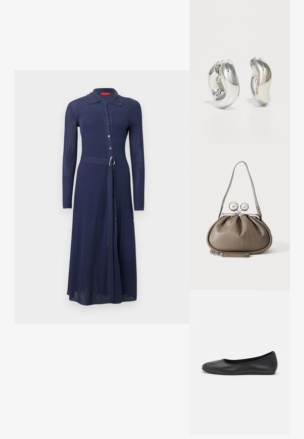 Robe bleu marine côtelée avec manches longues, fermeture à boutons sur le devant et taille ceinturée avec une boucle argentée. Elle comporte un col et une coupe longue jusqu'aux chevilles.; Ballerines en cuir noir avec un bout rond, texture lisse, détails de couture minimalistes et design de semelle flexible.; Sac à main en cuir gris de forme arrondie, fermeture supérieure avec deux grandes sphères argentées, et une seule anse.; Boucles d'oreilles sculpturales en argent avec des formes douces et courbes et des surfaces réfléchissantes. Présentent un design de boucle fermée et une forme organique distincte.